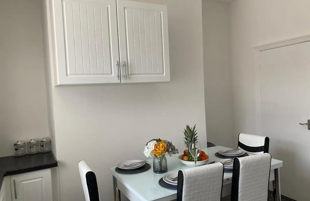 Cosy Cheerful 2 Bedrooms Near Piccadilly, Etihad Stadium Sleeps Up To 5-1