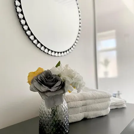 Cosy Cheerful 2 Bedrooms Near Piccadilly, Etihad Stadium Sleeps Up To 5-2
